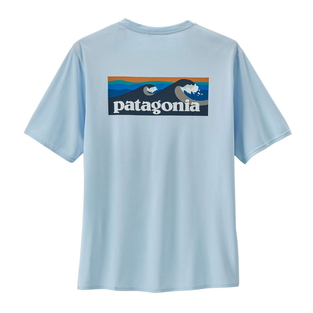 M's Cap Cool Daily Graphic Shirt in light blue featuring Patagonia logo and mountains graphic.