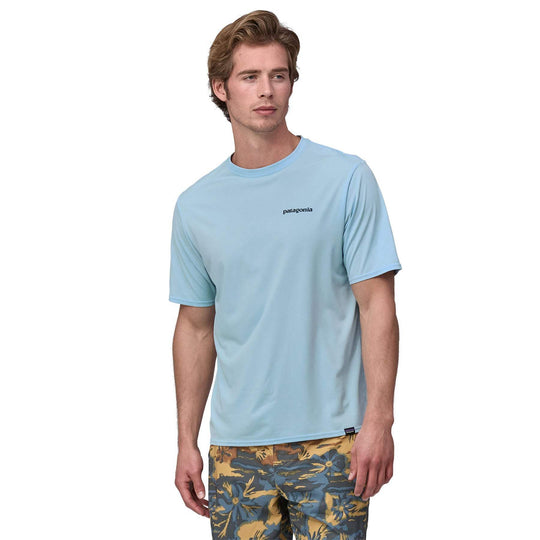M's Cap Cool Daily Graphic Shirt in light blue, featuring versatile technical fabric, quick-drying, flexible for movement, and odor control technology.