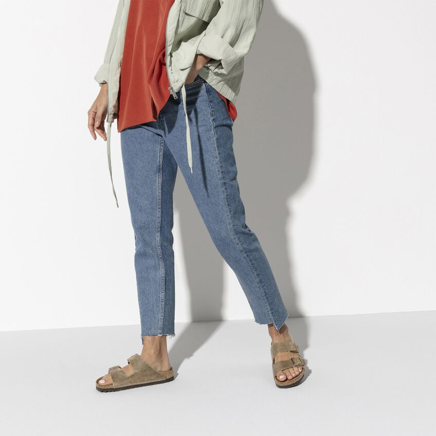 Arizona SFB Oiled Leather sandals in suede with adjustable buckles, worn with casual outfit.