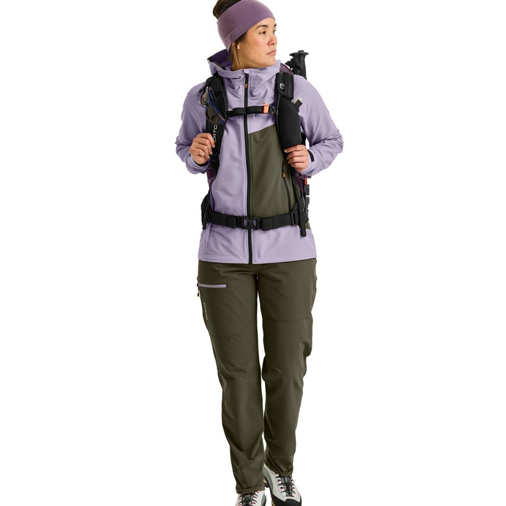 Traverse 28 S backpack, versatile and eco-friendly, ideal for year-round mountaineering with ergonomic straps and ample storage.