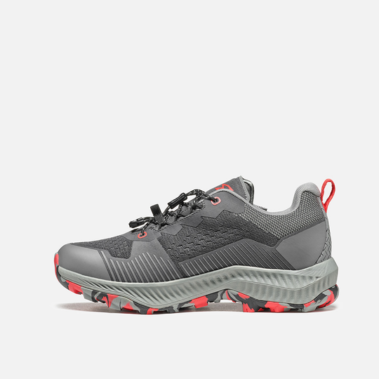 Lightweight, waterproof 9.81 Pulse WP hiking shoes with recycled PET upper and G-DRY membrane.