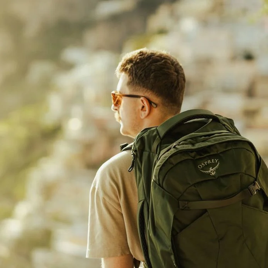 Backpacker wearing the Osprey Farpoint 40 with scenic background.