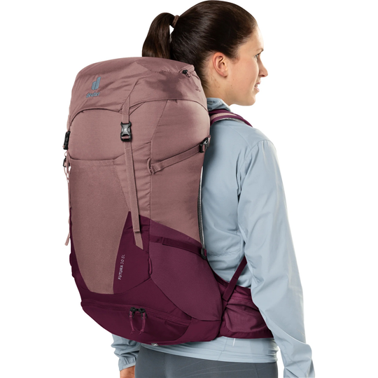 Futura 30 SL women's hiking backpack with Aircomfort ventilation system.