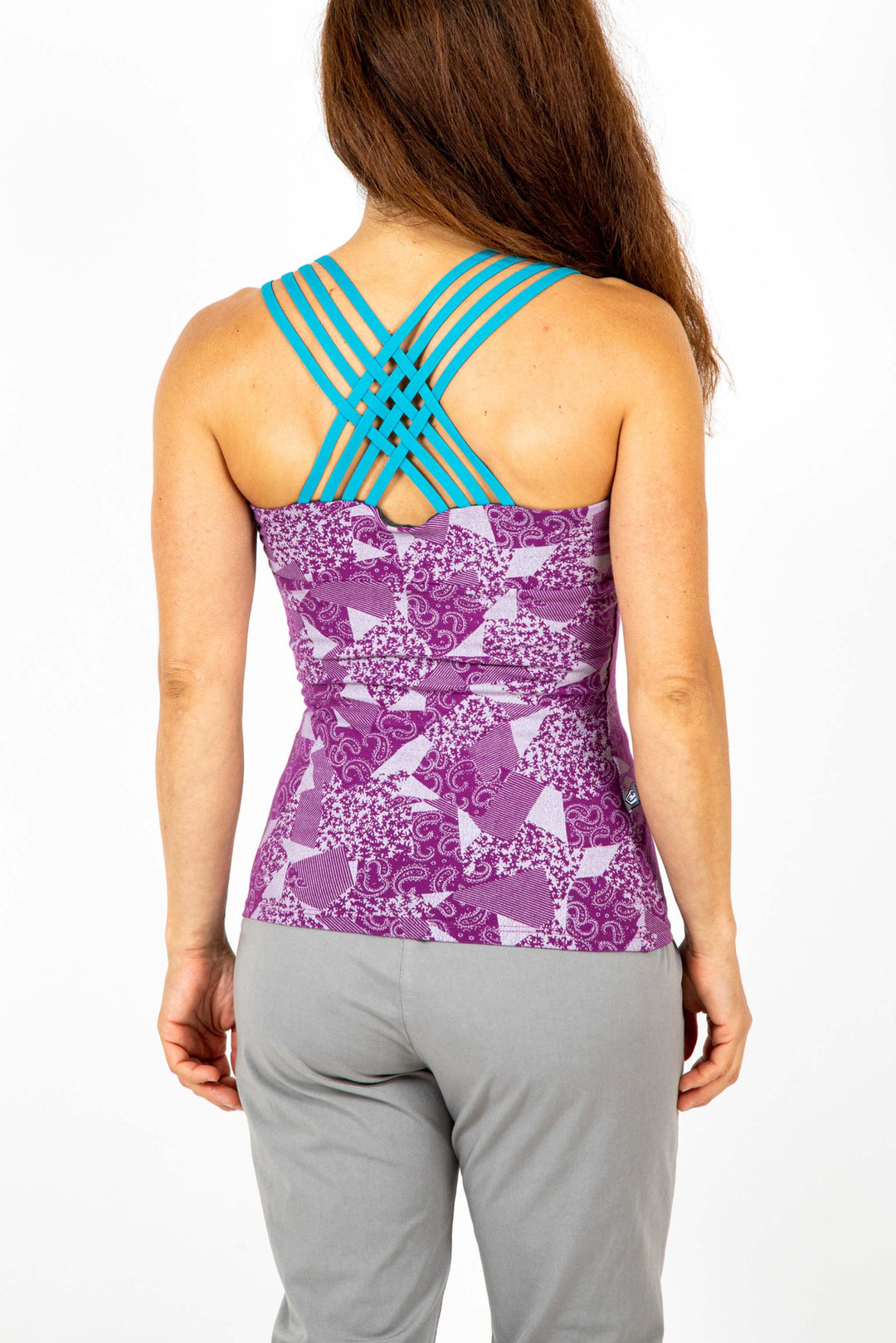 Canotta Noa 2.2 in cotone biologico con reggiseno incorporato, coppe estraibili e ricamo, vista posteriore.