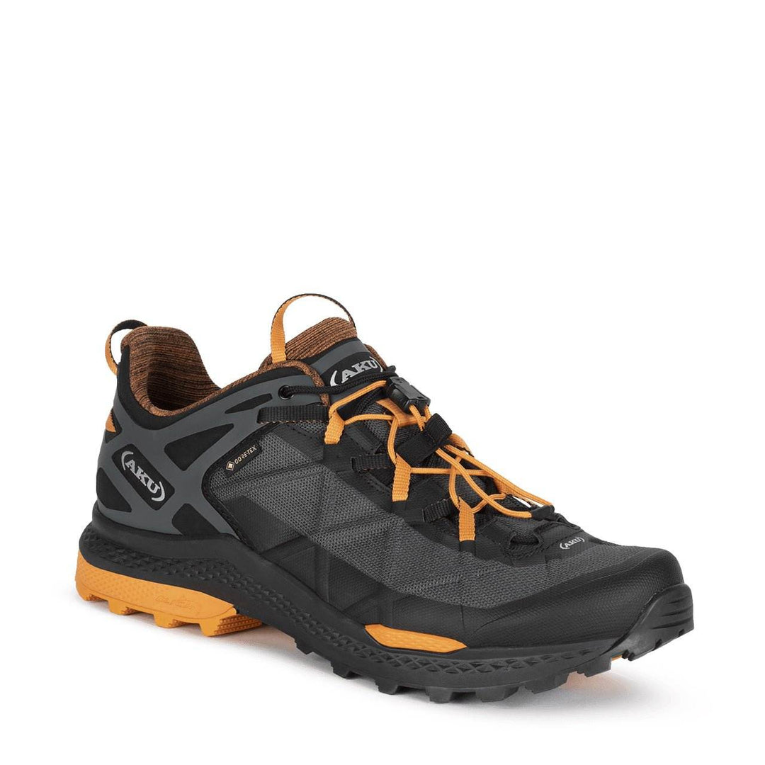Speed hiking shoe Rocket Dfs Gtx with Vibram sole and Gore-Tex lining.