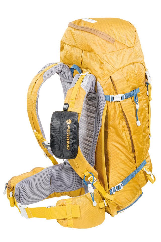 Case moderne in un quartiere residenziale con cielo azzurro