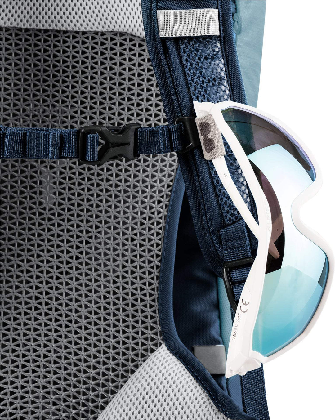 Backpack strap with sunglasses holder on AC Lite 28 SL.