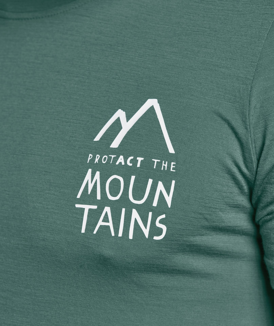 120 Cool Tec Mtn Duo TS M t-shirt with mountain logo, designed for outdoor activities, featuring durable Merino and Tencel fibers for cooling comfort.