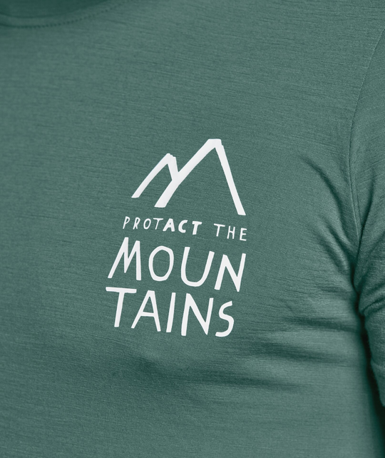 120 Cool Tec Mtn Duo TS M t-shirt with mountain logo, designed for outdoor activities, featuring durable Merino and Tencel fibers for cooling comfort.