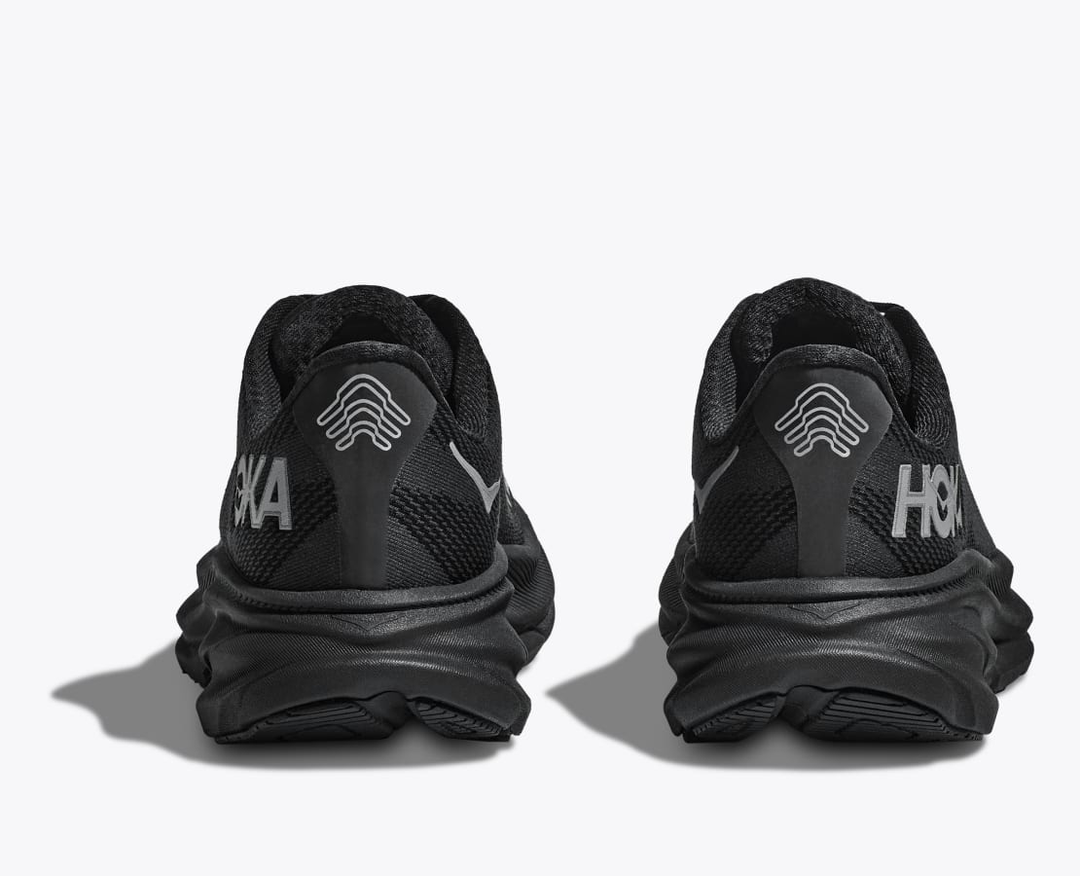 Clifton 9 Gtx running shoes with GORE-TEX, rear view, in black mesh, reflecting elements.