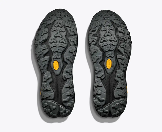 Sole of M Speedgoat 6 GTX featuring Vibram® Megagrip and Traction Lug for improved grip.