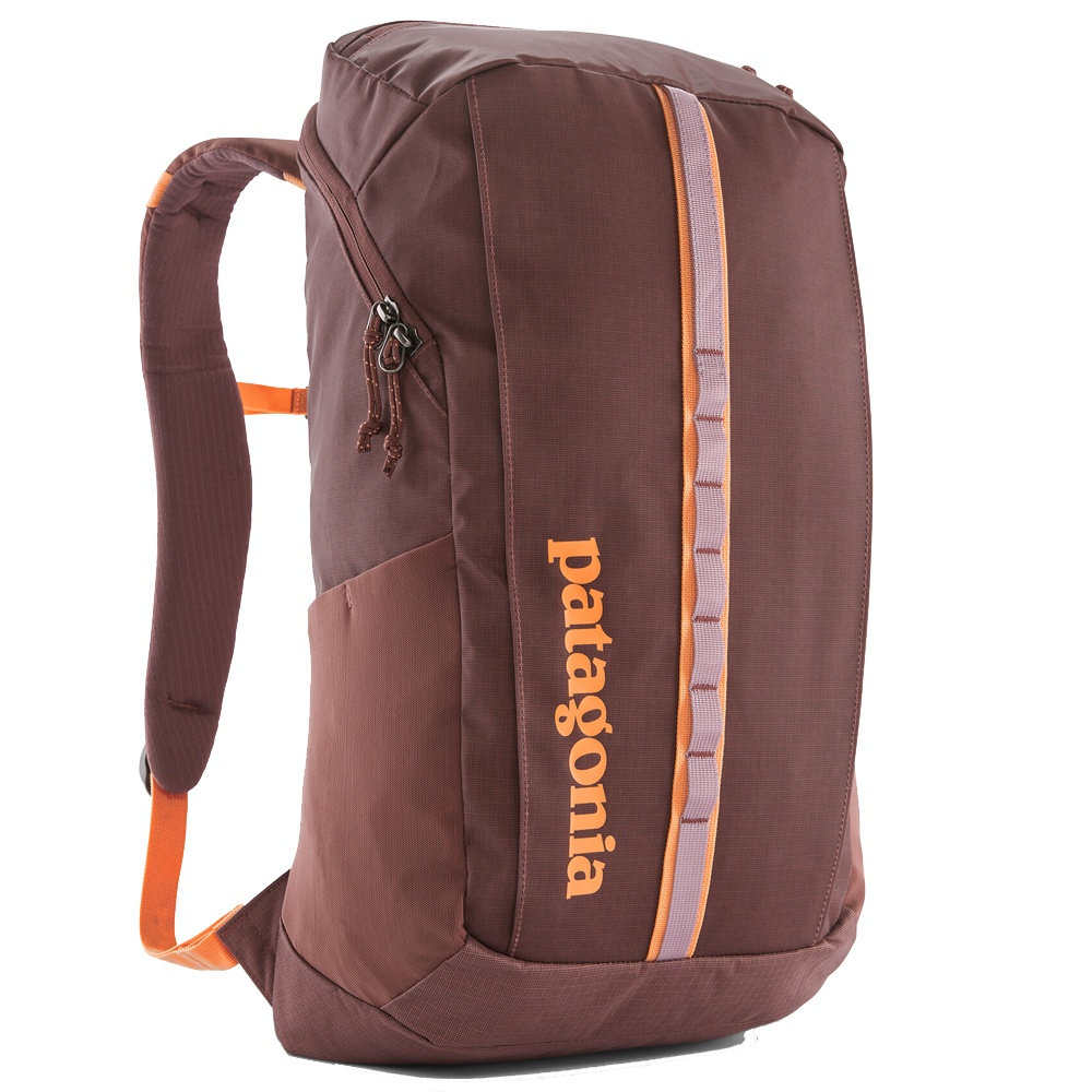 Backpack Black Hole Pack 25L in recycled polyester with front storage pocket and breathable back panel.