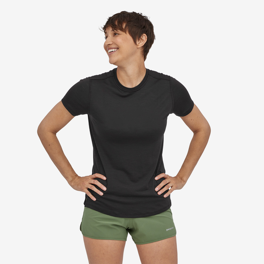 Women's Cap Cool Merino Blend Shirt, breathable and odor-controlling, made from RWS certified wool and recycled polyester, ideal for varied conditions.