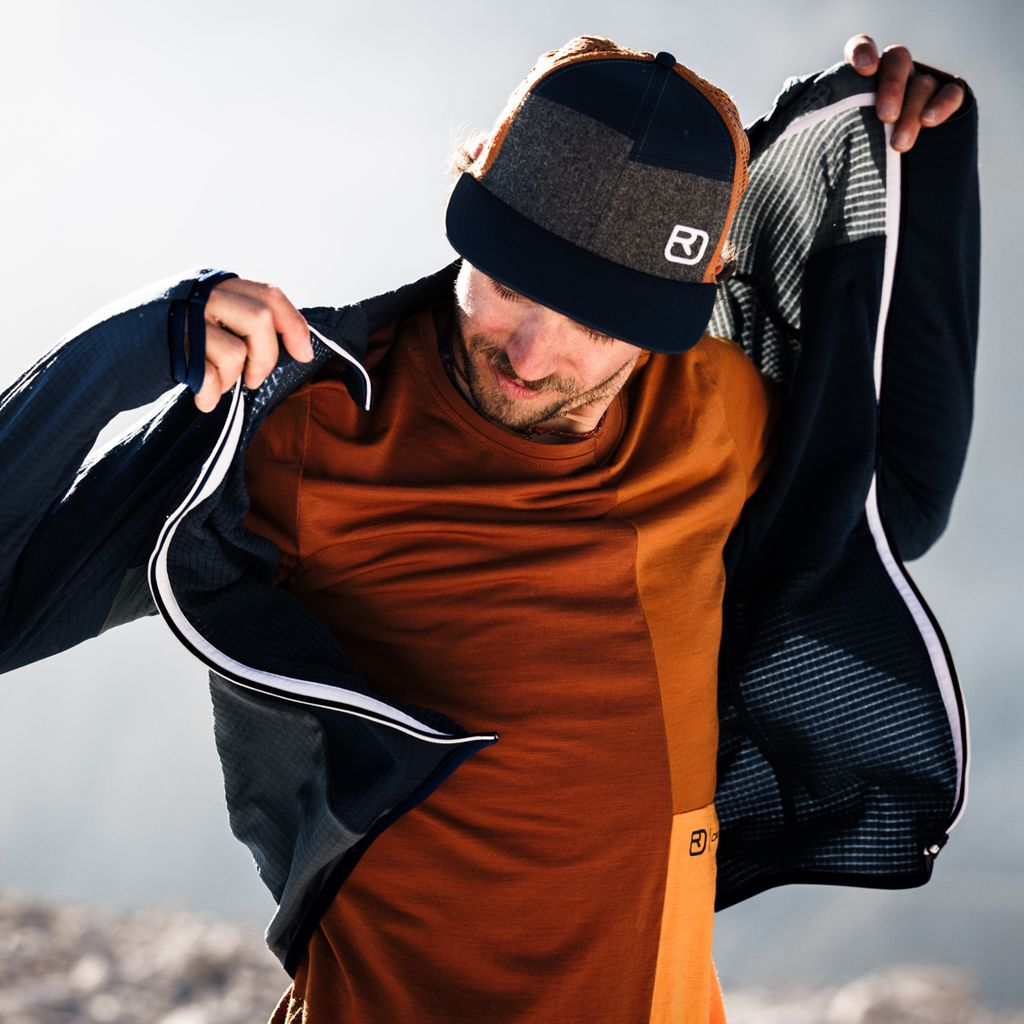 Fleece Light Grid Hooded Jacket M for mountain hiking, lightweight, merino wool, orange and black with ergonomic fit.