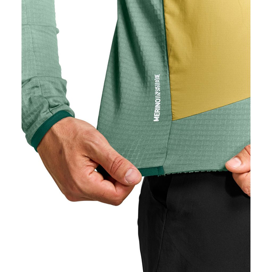 Ladiz Hybrid Jacket M close-up of fabric and fit details.