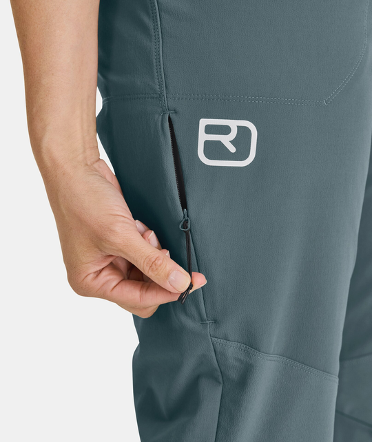 Athletic women's Pala Pants with zipper pocket, quadrielastic fabric, and abrasion-resistant material.
