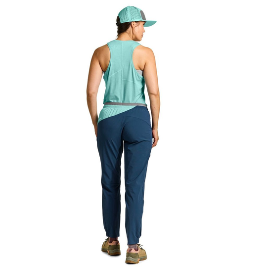 Piz Selva Pants W, women's lightweight hiking pants, ensuring maximum movement, featuring stretch material, abrasion resistance, and quick-drying capabilities.