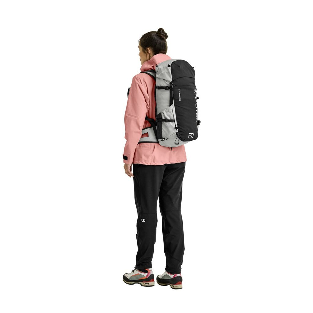Versatile Traverse Pure 28 S backpack, eco-friendly, ergonomic, designed for alpine adventures.