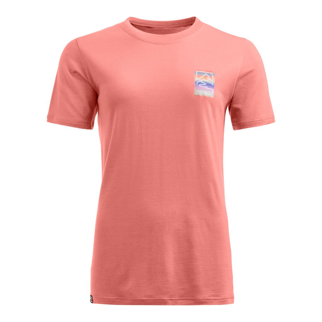 Lightweight pink merino wool t-shirt with Mtn Gradient design, ideal for mountain sports.