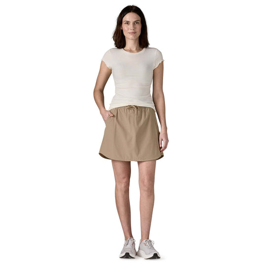 W's Fleetwith Skort in beige, versatile skort with elastic waist and integrated shorts, ideal for cycling and outdoor adventures.