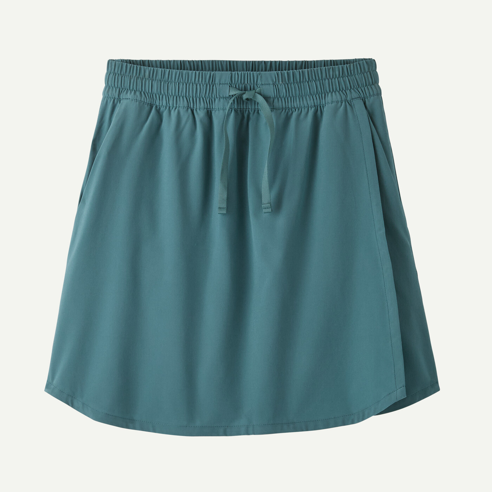 W's Fleetwith Skort in recycled polyester with elastic waistband and integrated shorts.