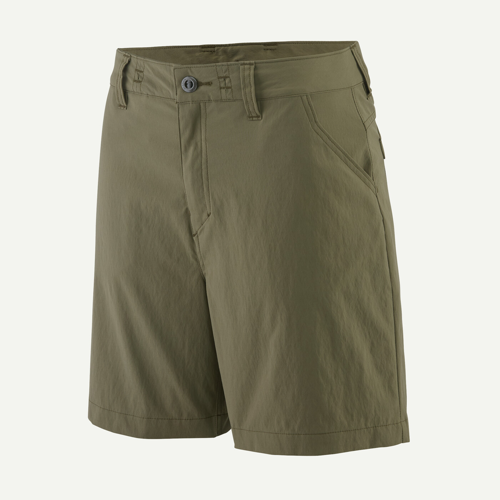 Lightweight hiking shorts in recycled nylon with a water-repellent treatment, multiple pockets and an adjustable waist.