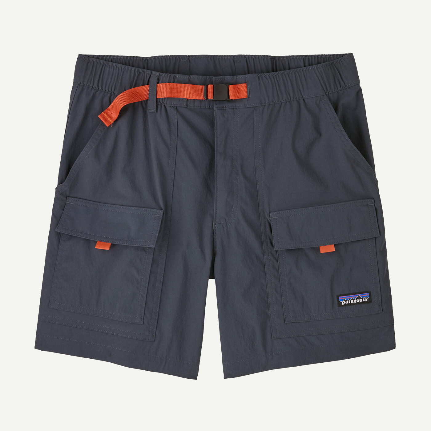 Shorts robusti da uomo in nylon riciclato, con tasche cargo e cintura regolabile, lunghezza interno gamba 15 cm, di colore blu scuro.