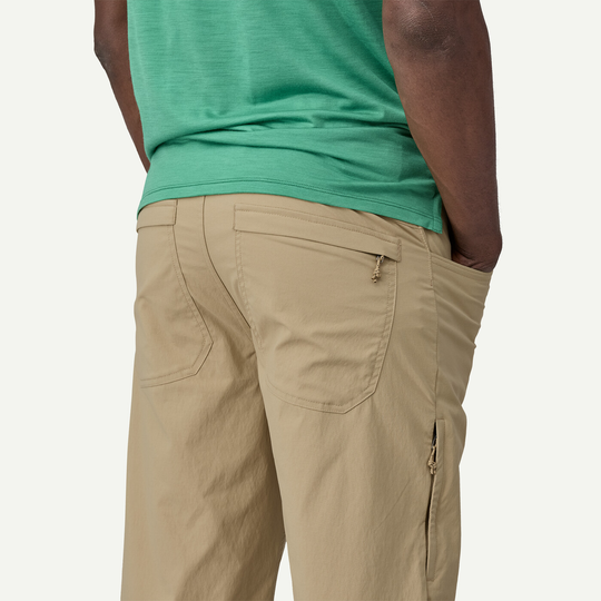 M's Quandary Pants in khaki with regular fit and multiple pockets.