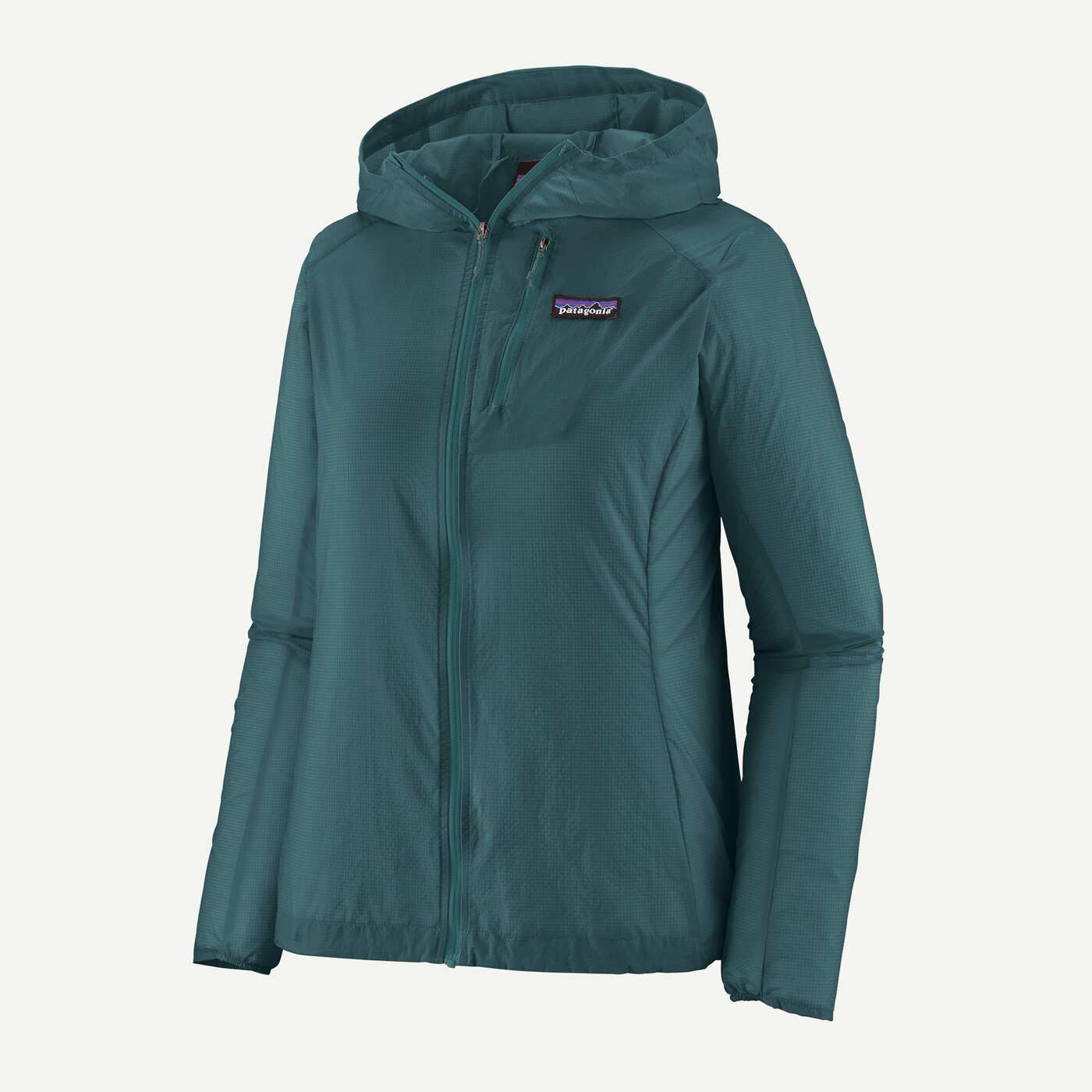 Giacca in nylon riciclato ultra-leggera con trattamento DWR, cappuccio regolabile e tasca convertibile in sacca, produzione Fair Trade Certified.