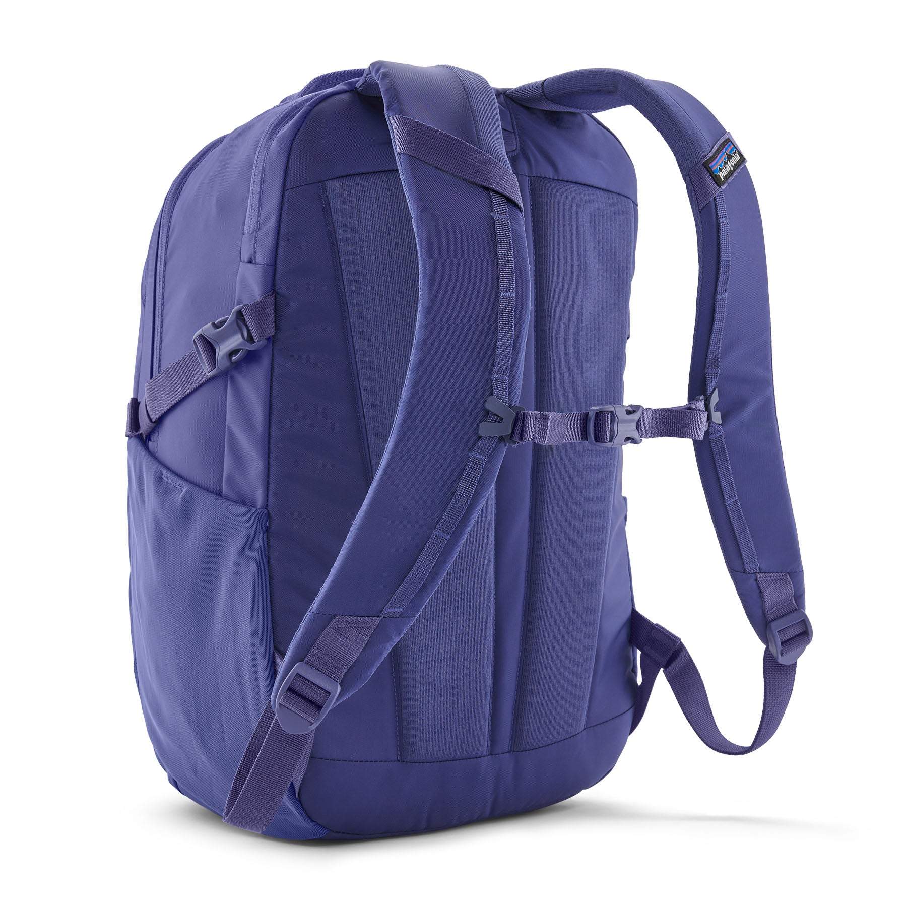 Refugio Day Pack 26L in recycled polyester, ideal for everyday use and equipped with a laptop sleeve, hydration system loop, and bike light clip.