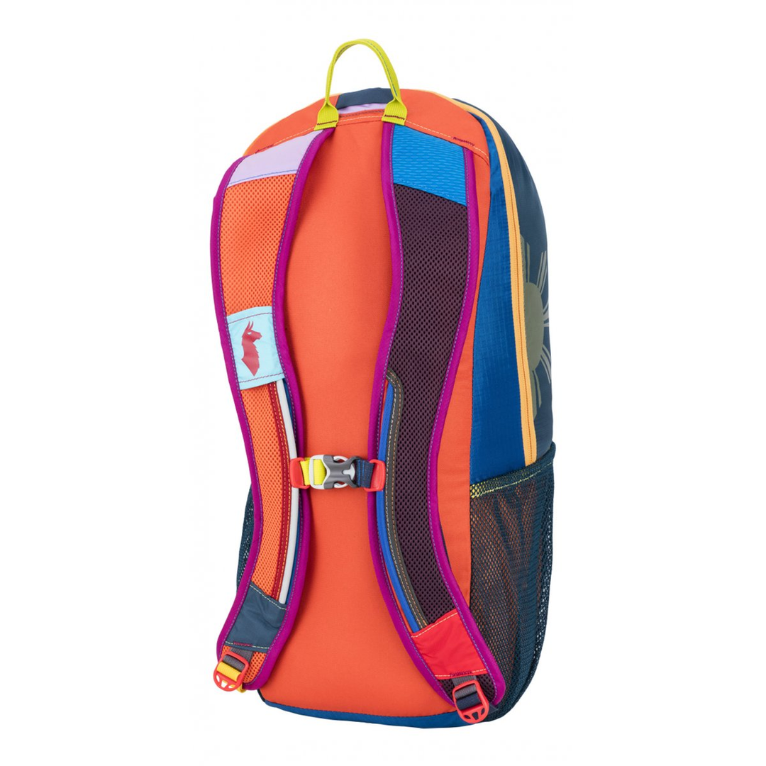 Zaino Luzon 24L, Del Día, nylon ripstop colorato, spallacci in rete, tasca frontale con cerniera.