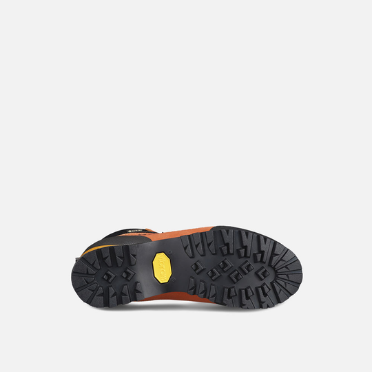 Semi-ramponable Ascent Gtx Wmn boot with durable sole and suede upper.