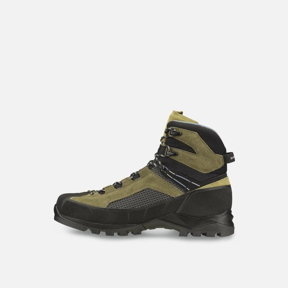 Waterproof Tower Trek Gtx hiking boots in suede and mesh, designed for mountain backpacking.
