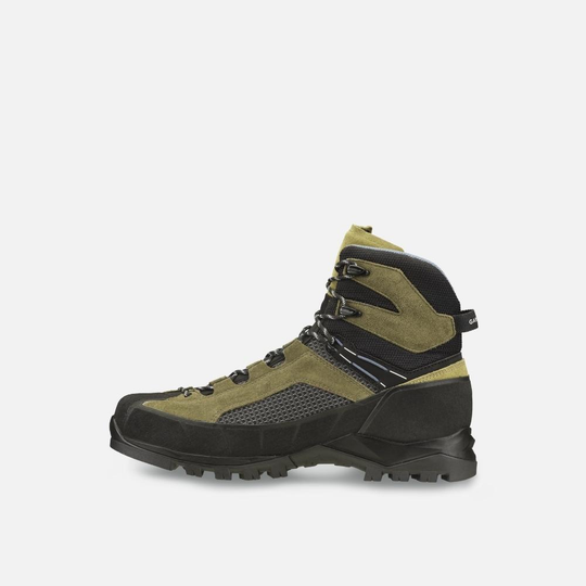 Waterproof Tower Trek Gtx hiking boots in suede and mesh, designed for mountain backpacking.