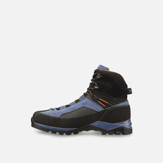 Waterproof Tower Trek Gtx trekking boots with suede leather and mesh upper.