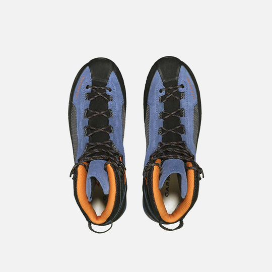 Tower Trek Gtx trekking boots with suede and mesh upper.