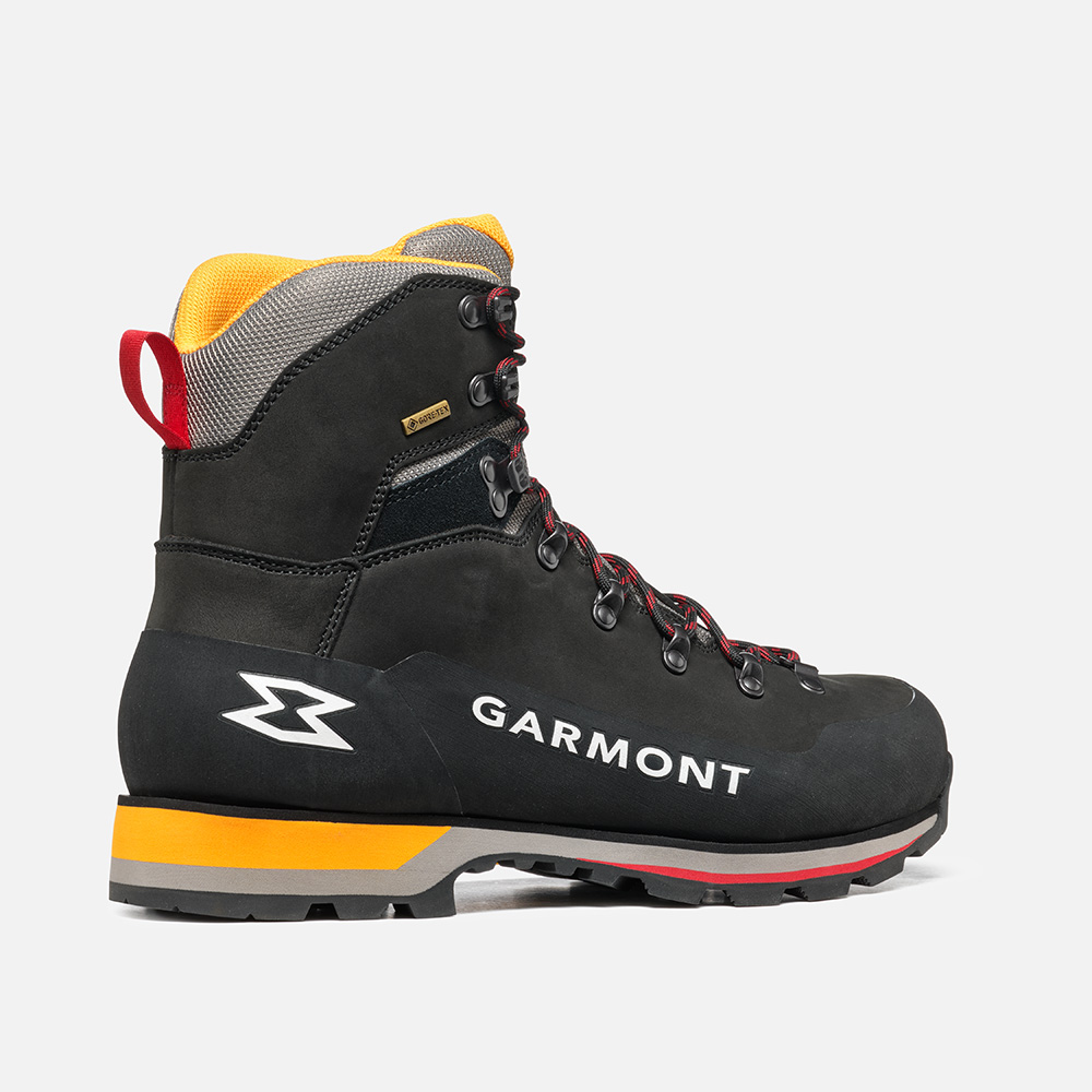 Nebraska II Gtx waterproof trekking boots with nubuck leather, protective rubber rand, and Ortholite® Hybrid PlusTM insole.