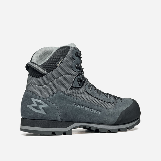 Lightweight and versatile Lagorai II Gtx trekking boots in gray suede and mesh.