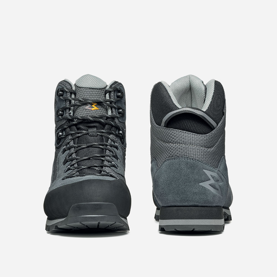 Lightweight Lagorai II Gtx trekking boots, waterproof suede and mesh design.