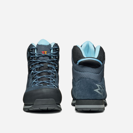 Lightweight Lagorai II Gtx trekking boots with suede and mesh upper.