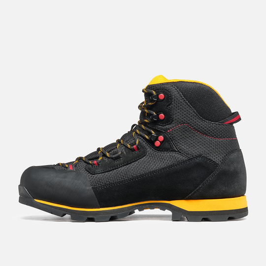 Lightweight and versatile Lagorai II Gtx trekking boots with waterproof suede and mesh upper.