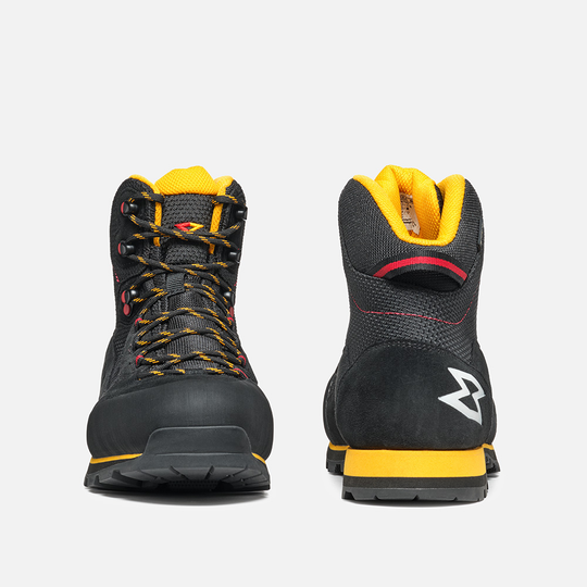 Lightweight and versatile Lagorai II Gtx trekking boots with waterproof suede and mesh upper, and dual-density midsole.