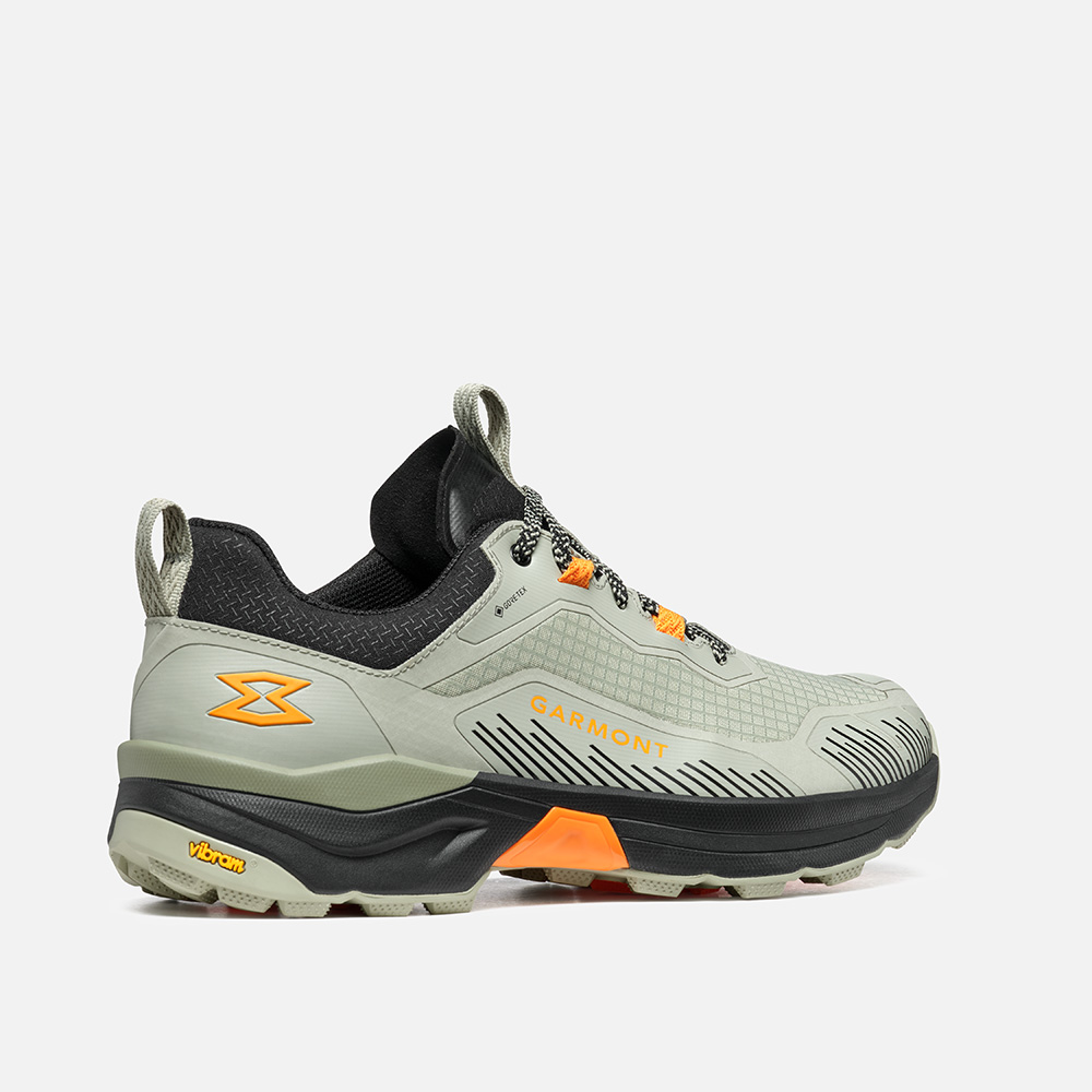 Lightweight and waterproof 9.81 Engage Gtx hiking shoe with G-WRAP technology for stability.