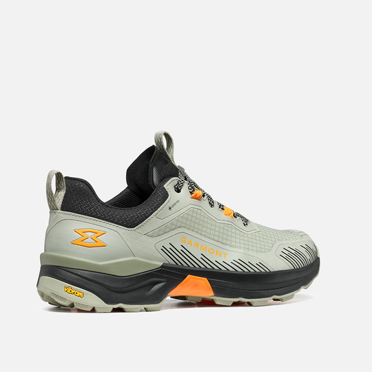 Lightweight and waterproof 9.81 Engage Gtx hiking shoe with G-WRAP technology for stability.