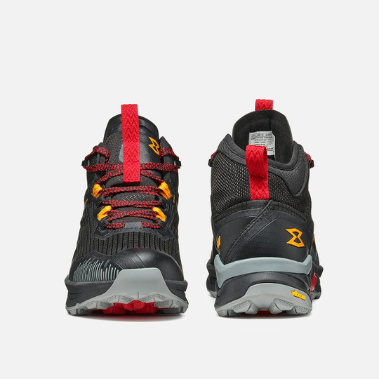 Lightweight hiking shoes, 9.81 Engage Mid Gtx, with recycled polyester mesh upper.
