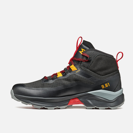 Lightweight hiking shoe 9.81 Engage Mid Gtx with recycled mesh, EVA midsole, G-WRAP stability, Ortholite® insole.