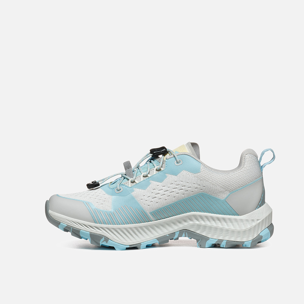 Lightweight hiking shoes, 9.81 Pulse Wms, with recycled PET upper and fast-lace system.