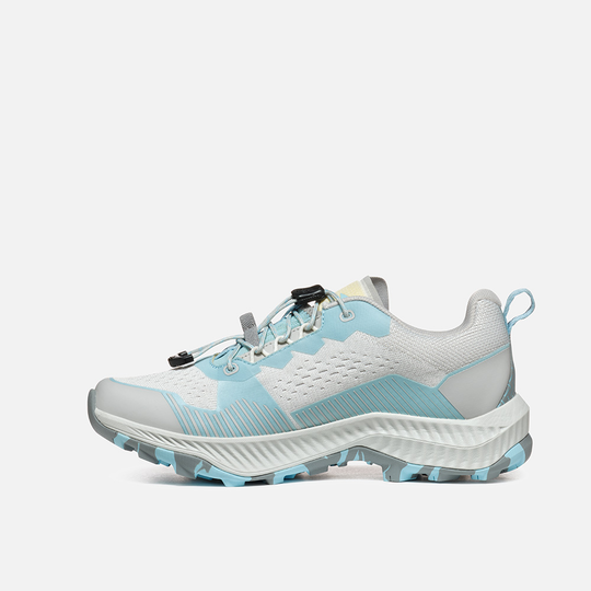 Lightweight hiking shoes, 9.81 Pulse Wms, with recycled PET upper and fast-lace system.