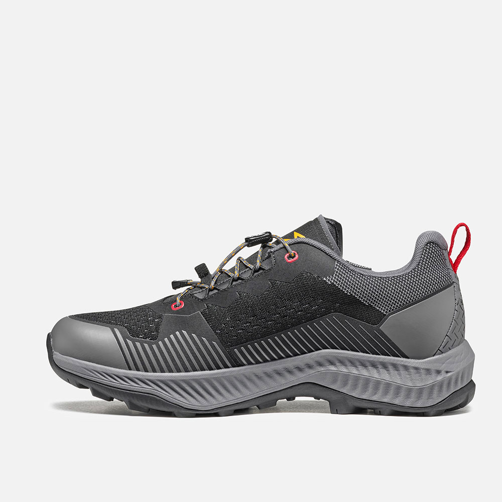 Lightweight, waterproof 9.81 Pulse WP hiking shoes with recycled PET upper and fast-lace system.
