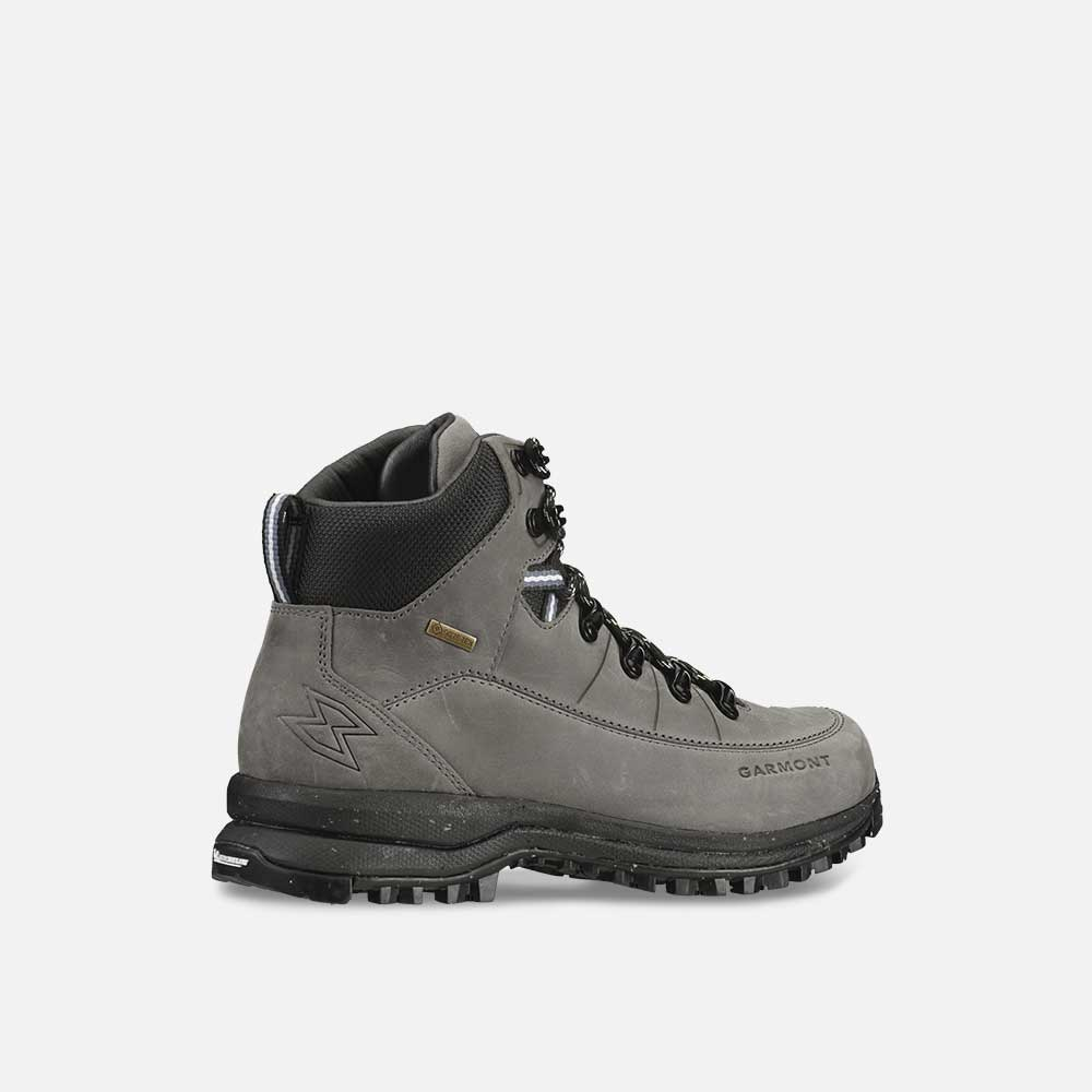 Waterproof Chrono Gtx hiking boots with nubuck leather and mesh upper.